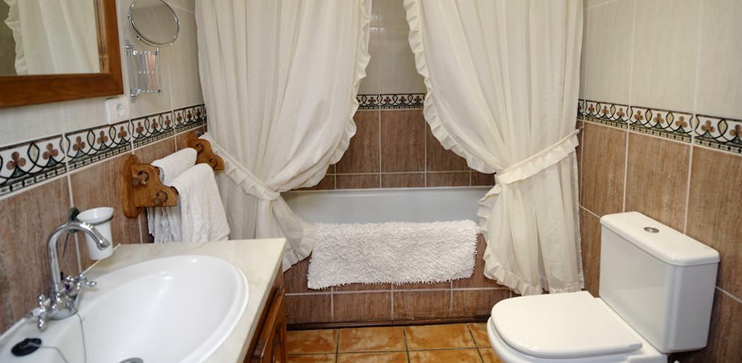 gite Bougainvillea, salle de bains, La Bodega Casa Rural, Tenerife